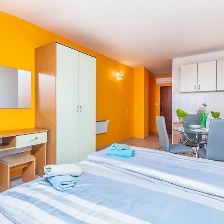 Appartamento Amazing In With Kitchen Stara Baška